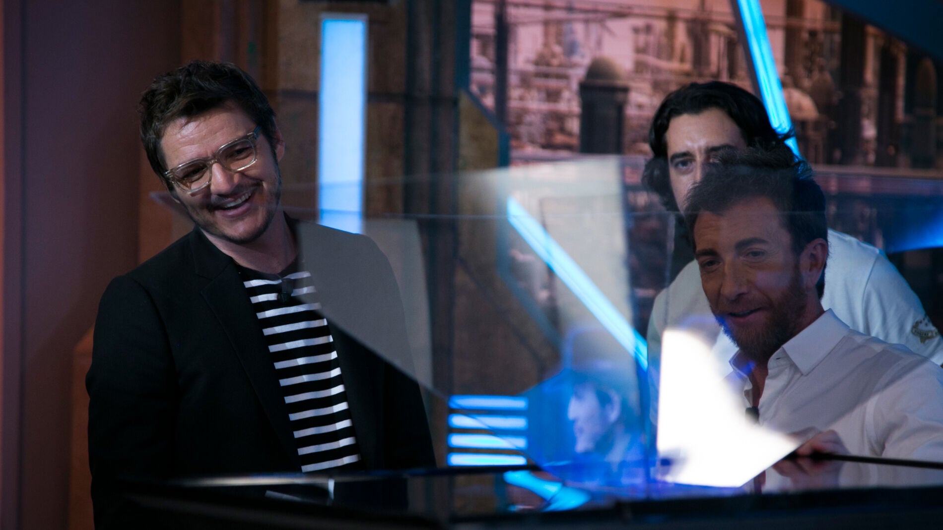 Los locos inventos de Marron logran sorprender a Pedro Pascal