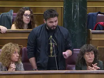 ERC desafía a Rajoy y abandona el Pleno del Congreso: "Quite sus sucias manos de Cataluña" ERC desafía a Rajoy y abandona el Pleno del Congreso: "Quite sus sucias manos de Cataluña"