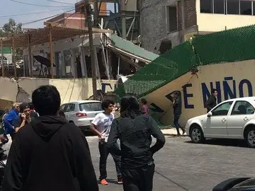 Imagen del colegio derrumbado por el fuerte terremoto de México Imagen del colegio derrumbado por el fuerte terremoto de México