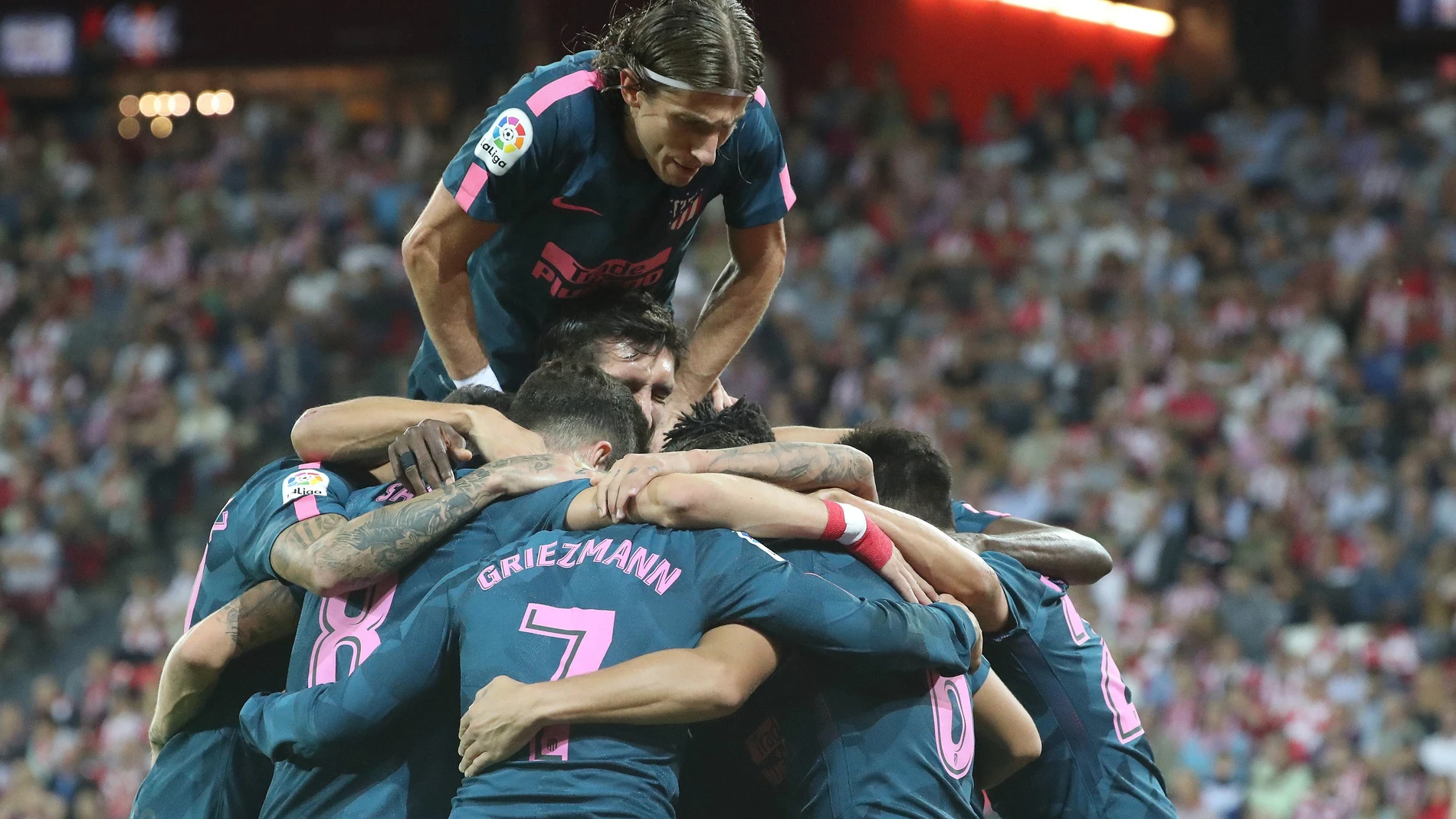 El Atlético de Madrid celebra en grupo un gol en San Mamés El Atlético de Madrid celebra en grupo un gol en San Mamés