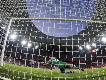 Jan Oblak detiene el penalti que le lanzó Aduriz durante el Athletic - Atlético de Madrid Jan Oblak detiene el penalti que le lanzó Aduriz durante el Athletic - Atlético de Madrid