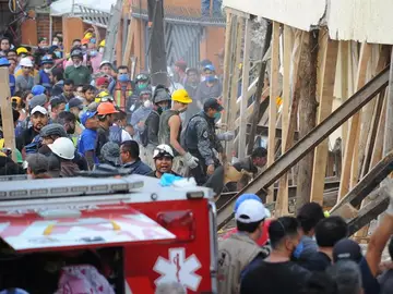 Una escuela se derrumbó en el sur de Ciudad de México a causa del terremoto Una escuela se derrumbó en el sur de Ciudad de México a causa del terremoto