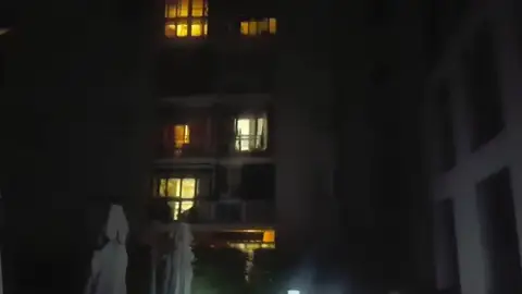 Una sonora 'cacerolada' se oye en Barcelona contra los registros de la Guardia Civil Una sonora 'cacerolada' se oye en Barcelona contra los registros de la Guardia Civil