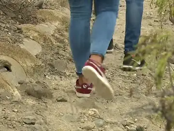 Una juez condena a 19 menores con delitos de violencia doméstica a recorrer a pie un sendero de 45 kilómetros junto a sus padres. Una juez condena a 19 menores con delitos de violencia doméstica a recorrer a pie un sendero de 45 kilómetros junto a sus padres.