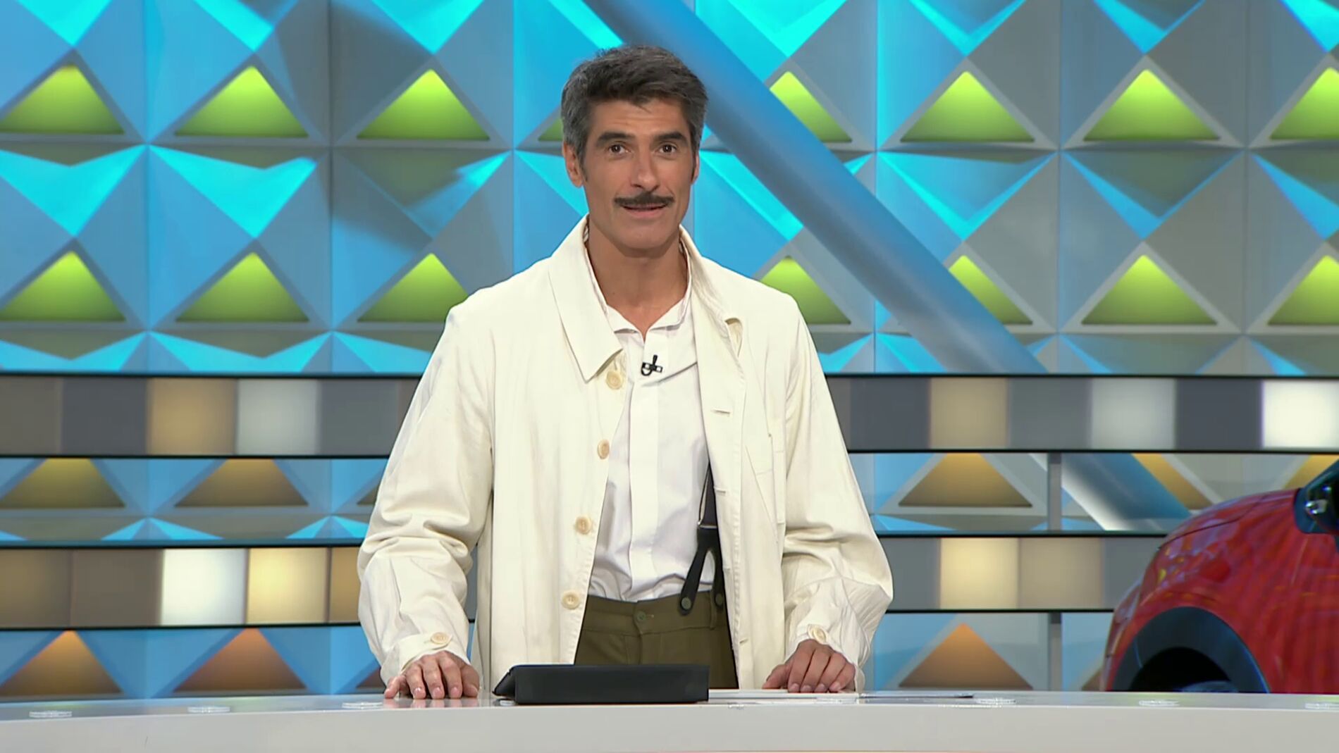 El tr&iacute;o rom&aacute;ntico de 'Tiempos de Guerra' se cuela en plat&oacute;