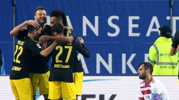 El Borussia Dortmund celebra la victoria en grupo