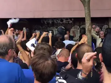 La CUP denuncia que agentes de la Policía Nacional encapuchados rodean la sede del partido La CUP denuncia que agentes de la Policía Nacional encapuchados rodean la sede del partido