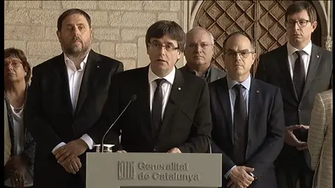 Puigdemont denuncia que el Estado "ha suspendido de facto el autogobierno y ha aplicado de facto un estado de excepción" Puigdemont denuncia que el Estado "ha suspendido de facto el autogobierno y ha aplicado de facto un estado de excepción"