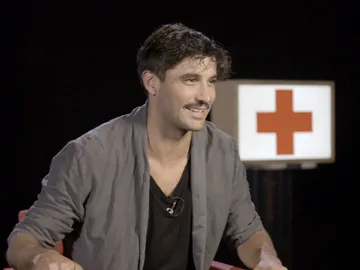 Álex García: “No sabía que era peor, si la guerra o nuestro rodaje” Álex García: “No sabía que era peor, si la guerra o nuestro rodaje”