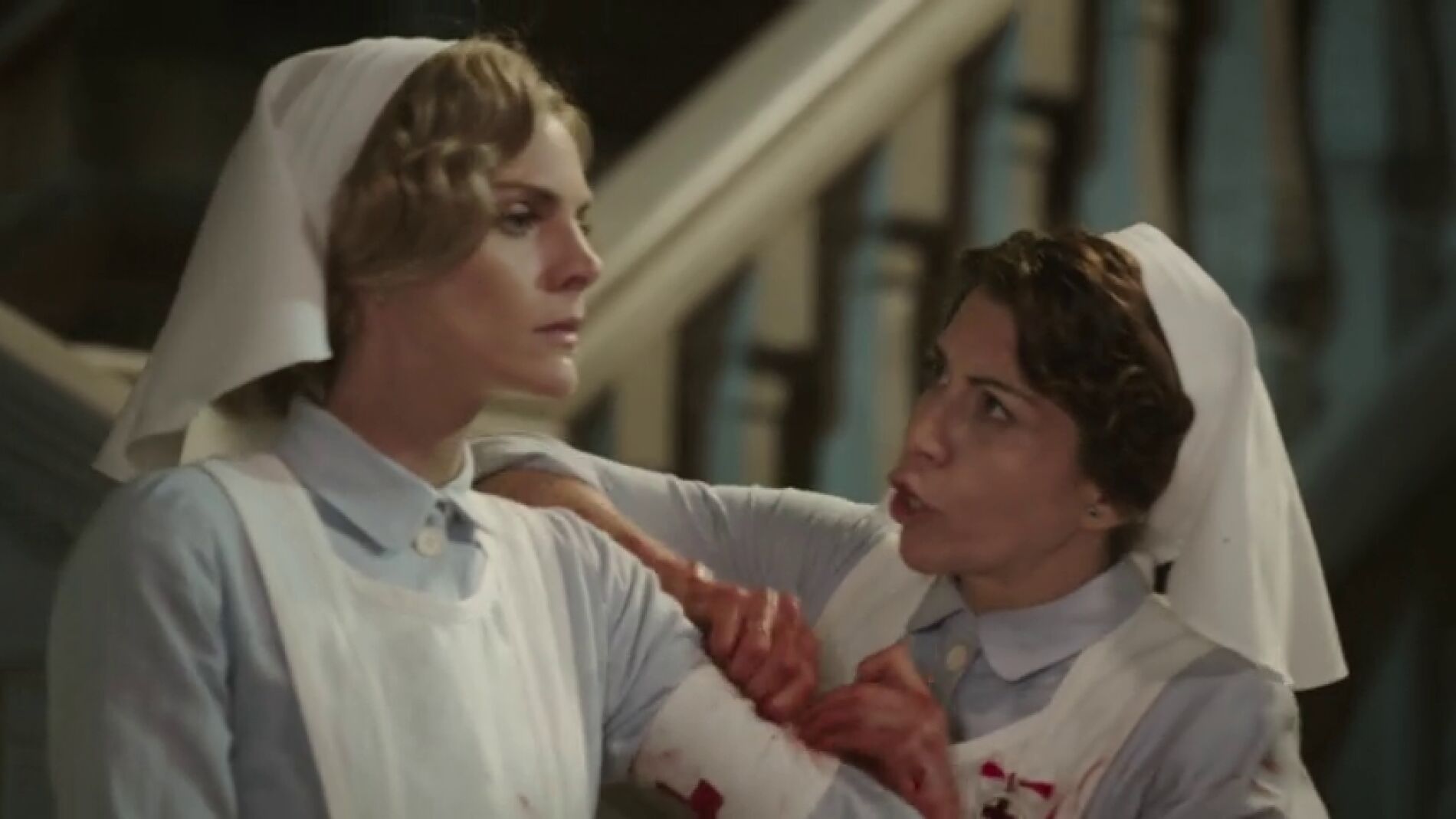 Carmen Angoloti prepara a Julia para su primer servicio bajo la frase