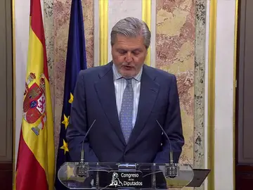 El Gobierno exige a Puigdemont que deje de "buscar en manifestaciones callejeras una legitimidad que no tiene" El Gobierno exige a Puigdemont que deje de "buscar en manifestaciones callejeras una legitimidad que no tiene"