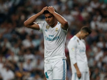 Casemiro se lleva las manos a la cabeza ante el Betis