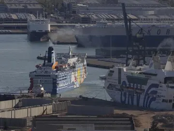 Barcos del puerto de Barcelona Barcos del puerto de Barcelona