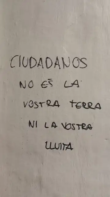 Pintada en una de las paredes Pintada en una de las paredes