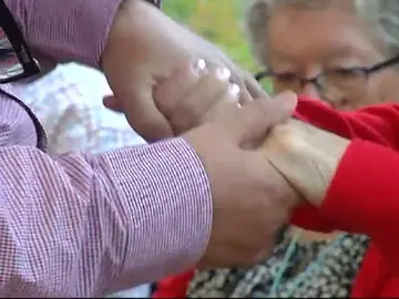 Una de cada seis personas mayores de 65 años padece Alzheimer. De momento no tiene cura pero la ciencia permite ya prevenir la enfermedad. Una de cada seis personas mayores de 65 años padece Alzheimer. De momento no tiene cura pero la ciencia permite ya prevenir la enfermedad.