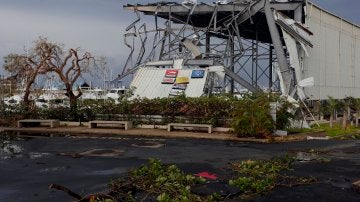 Vista de los daños causados por el huracán María hoy, jueves 21 de septiembre de 2017, a su paso por San Juan 