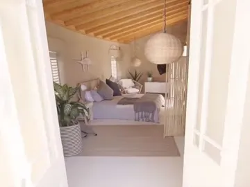 Interior de un dormitorio del hostal de arena Interior de un dormitorio del hostal de arena