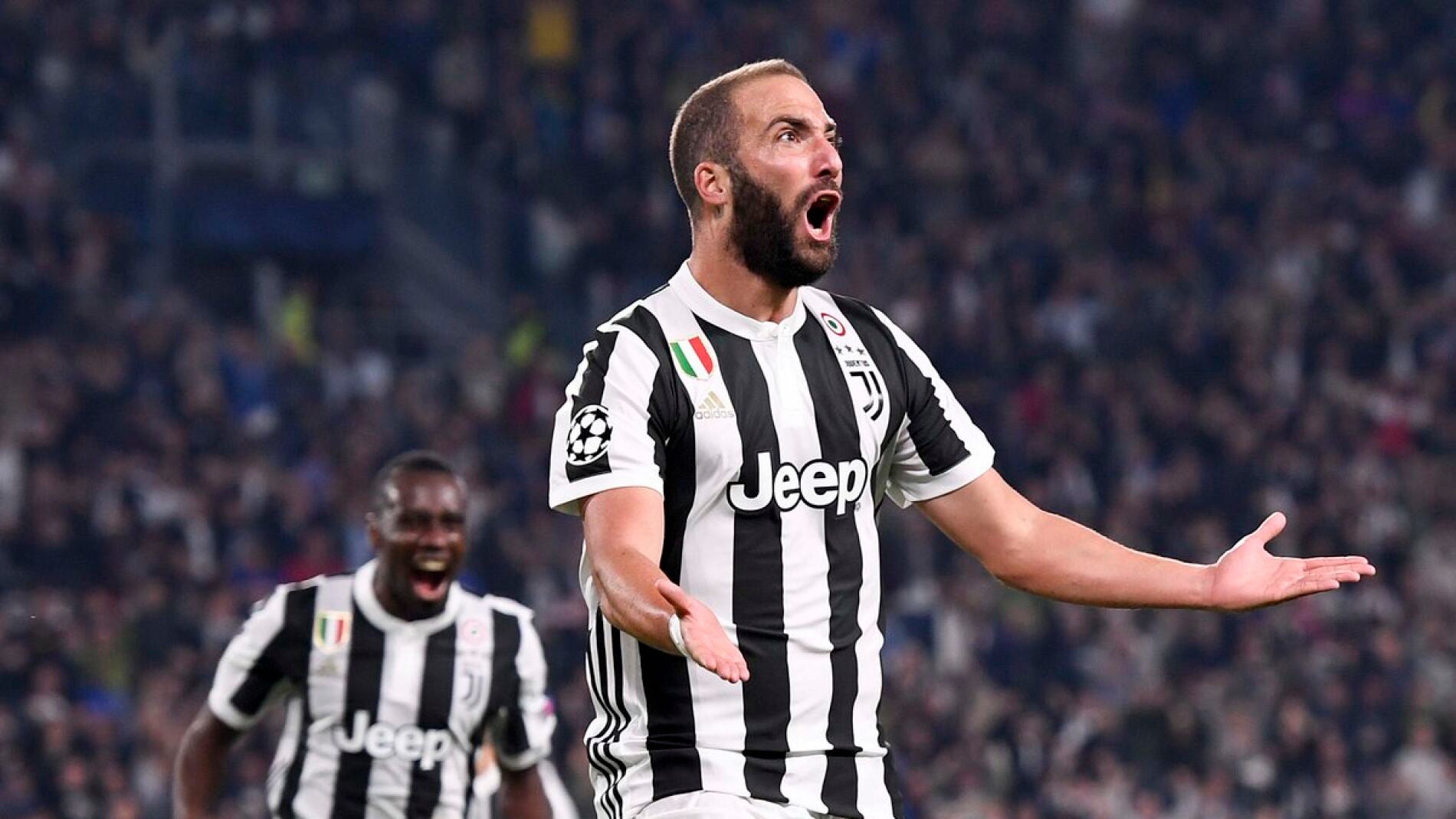 Higua&iacute;n celebra su gol ante el Olympiakos