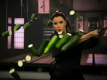 Pilar Rubio, toda una samurái manejando a la perfección una catana Pilar Rubio, toda una samurái manejando a la perfección una catana