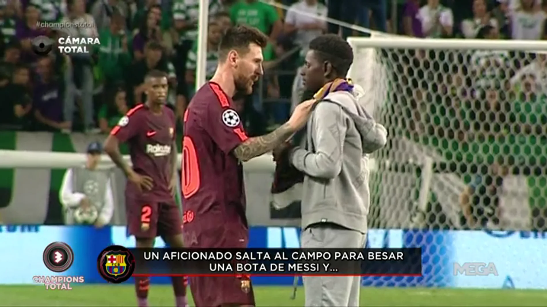 Un aficionado del Sporting salta al campo para besar las botas de Messi... y el estadio estalla: "¡Cristiano Ronaldo!"
