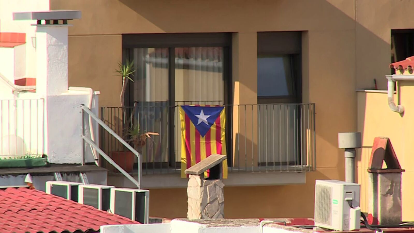 'Cataluña a pie de calle': Periodistas no, banderas sí