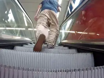 Tres de cada cuatro españoles no usan nunca el autobús o el metro por ganar tiempo Tres de cada cuatro españoles no usan nunca el autobús o el metro por ganar tiempo