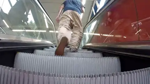 Tres de cada cuatro españoles no usan nunca el autobús o el metro por ganar tiempo Tres de cada cuatro españoles no usan nunca el autobús o el metro por ganar tiempo