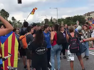 Estudiantes de institutos y universidades se manifiestan en Cataluña a favor del 1-O Estudiantes de institutos y universidades se manifiestan en Cataluña a favor del 1-O