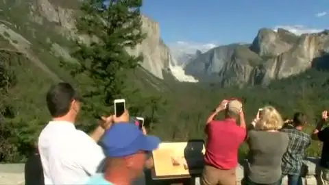 Dos grandes desprendimientos de roca en Yosemite dejan al menos un muerto Dos grandes desprendimientos de roca en Yosemite dejan al menos un muerto