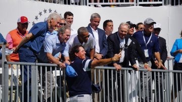 Bush, Obama y Clinton ven golf juntos