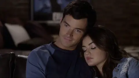 Ian Harding y Lucy Hale en 'Pretty Little Liars' Ian Harding y Lucy Hale en 'Pretty Little Liars'