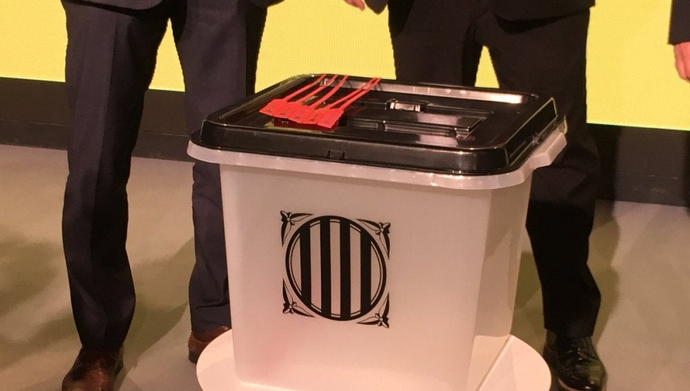 Una de las urnas que se utilizarán en el referéndum del 1-O