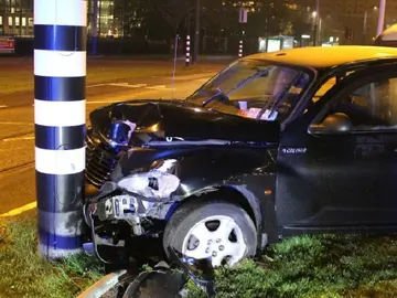 Así quedó el coche en el que viajaba el Kun Agüero Así quedó el coche en el que viajaba el Kun Agüero