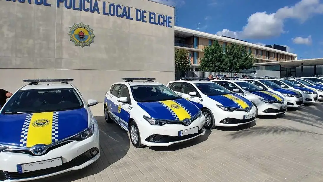 Coches de la Polic&iacute;a Local de Elche (Archivo)