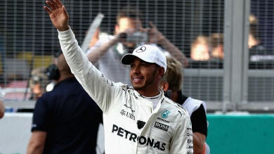 Lewis Hamilton logra la pole de Malasia con Alonso décimo y Sainz 14º