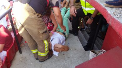 Quejas y golpes de calor por las altas temperaturas y por el horario en el Sánchez Pizjuán