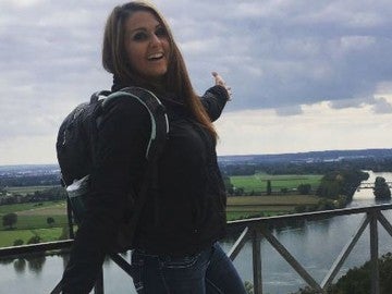 Una madre deja a sus cuatro hijos menores solos con un arma para irse de vacaciones