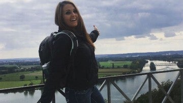 Una madre deja a sus cuatro hijos menores solos con un arma para irse de vacaciones