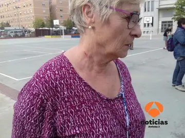 Imagen de una mujer herida en un colegio en Manlleu Imagen de una mujer herida en un colegio en Manlleu