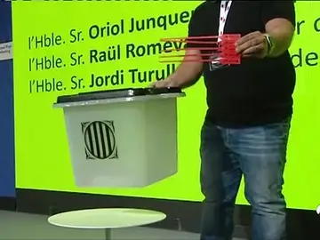 Los independentistas no saben aún si lograrán formar las mesas y si llegarán las urnas y papeletas Los independentistas no saben aún si lograrán formar las mesas y si llegarán las urnas y papeletas