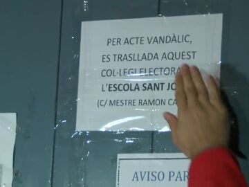  El colegio electoral de Junqueras se traslada a otro local al cerrarse con silicona