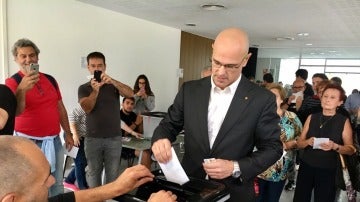 Raúl Romeva votando en Sant Cugat del Vallès