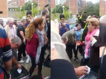 Decenas de catalanes votan en la calle sin control censal Decenas de catalanes votan en la calle sin control censal