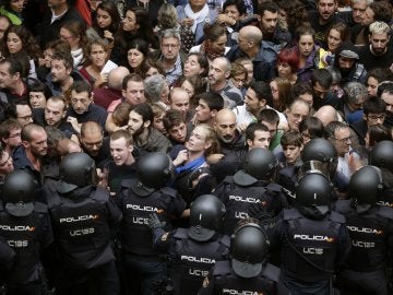 Agentes antidisturbios de la Policía Nacional