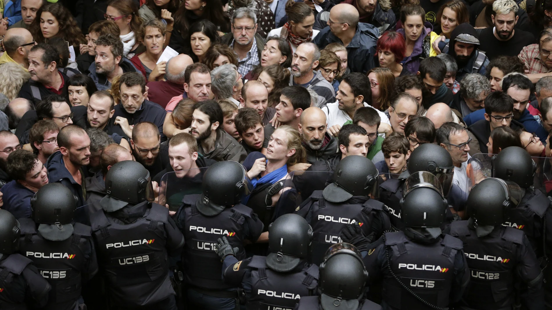 Agentes antidisturbios de la Policía Nacional Agentes antidisturbios de la Policía Nacional