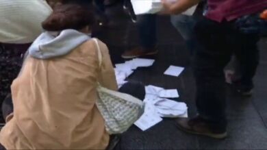 ¿Se cayeron estas papeletas del interior de una urna? Un vídeo abre la polémica