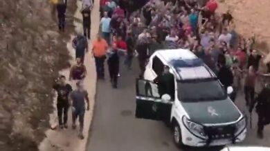 Vecinos de Montroig del Camp (Tarragona) echan a la Guardia Civil del municipio