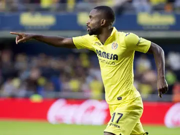 Bakambu celebra un gol Bakambu celebra un gol