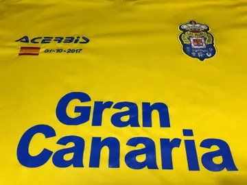Bandera de España en la camiseta de Las Palmas Bandera de España en la camiseta de Las Palmas