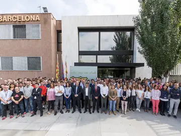 Los trabajadores del Barcelona, durante el parón tras el 1-O Los trabajadores del Barcelona, durante el parón tras el 1-O